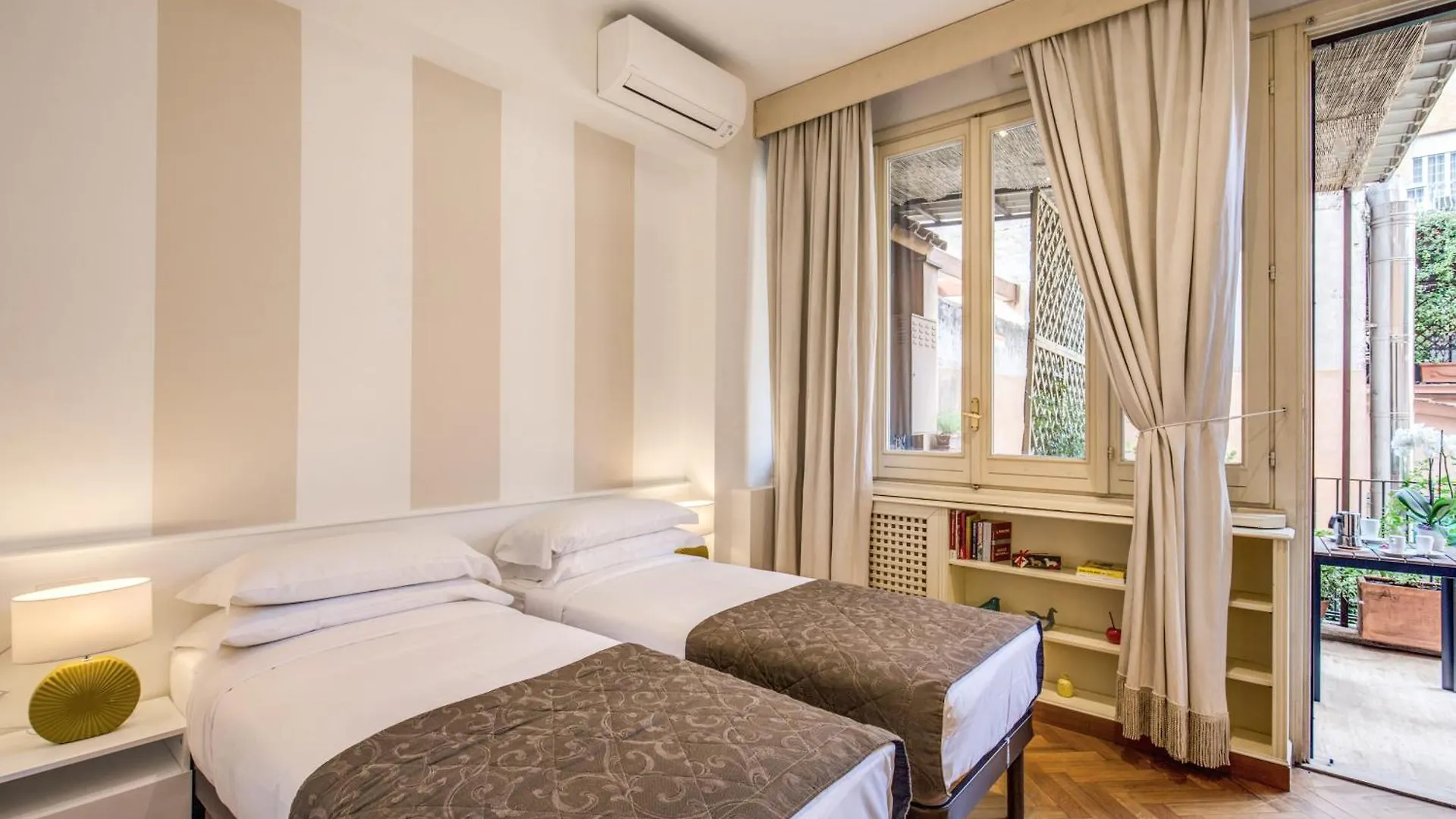Tritone Top House Roma Italia