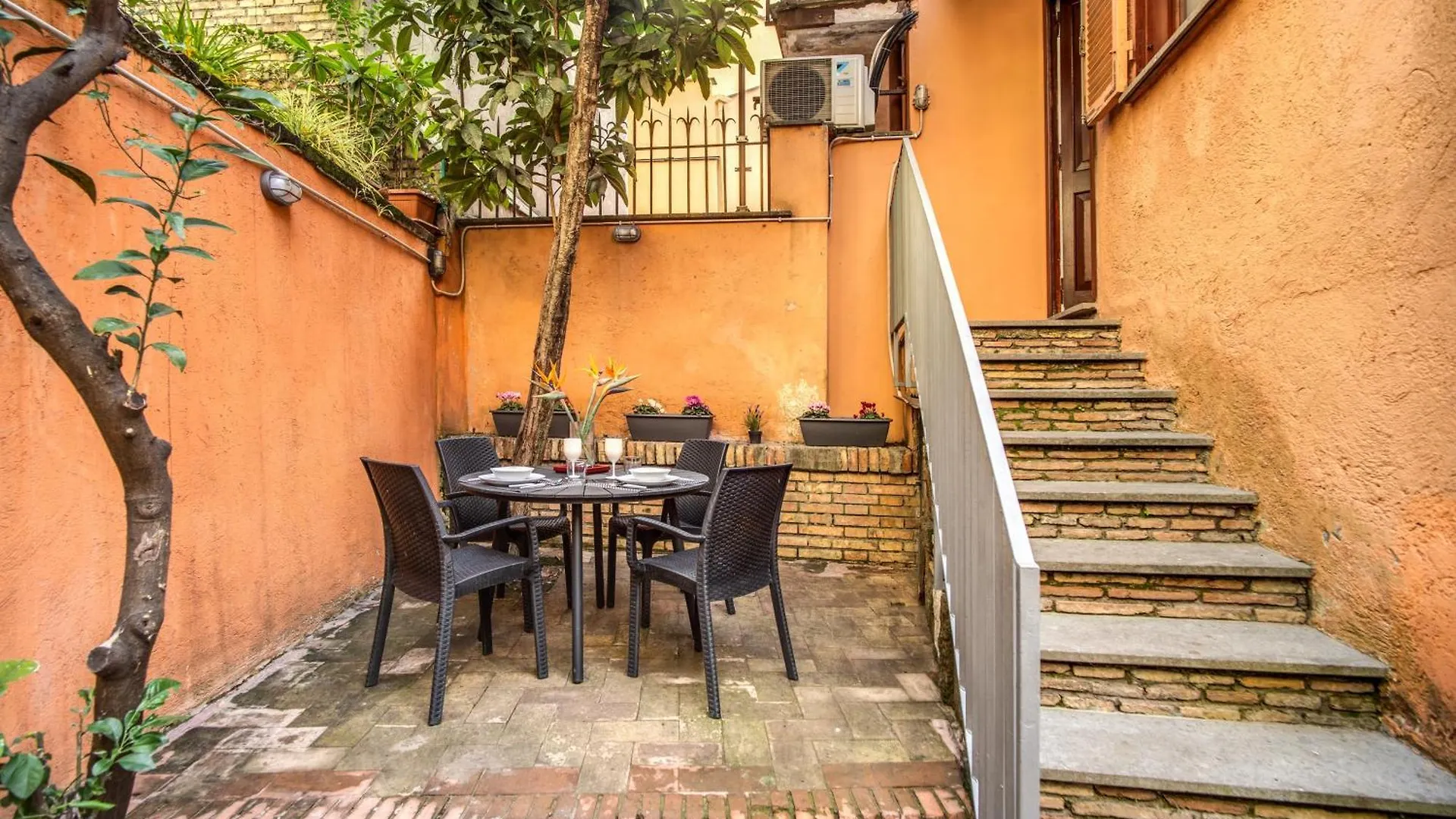 Tritone Top House Roma 4*,  Italia