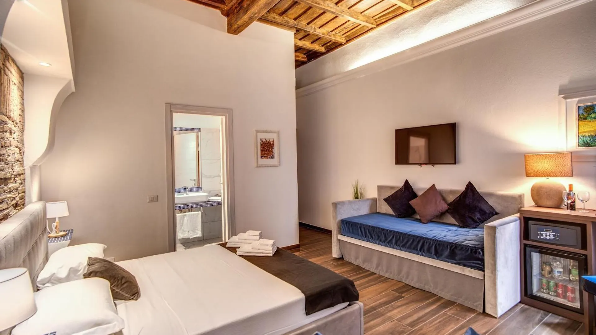 Tritone Top House Roma 4*,  Italia