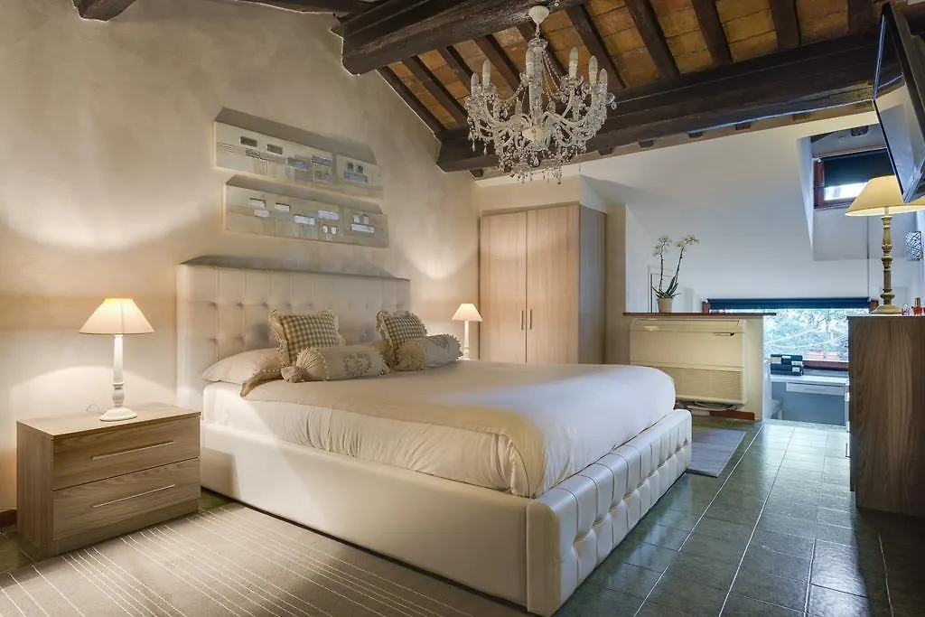 Tritone Top House Roma 4*,  Italia