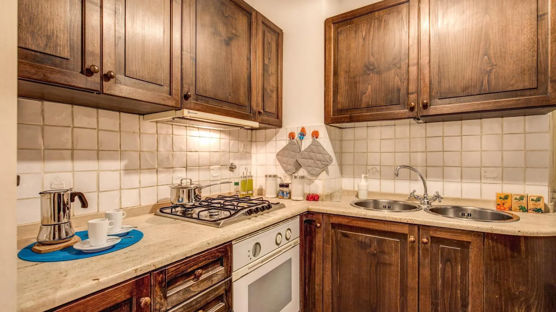 רומא Tritone Top House 4*,  איטליה